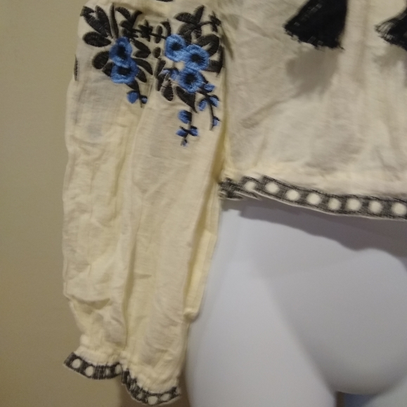 LF Seek the Label Embroidered Off Shoulder Blouse - Picture 7 of 11